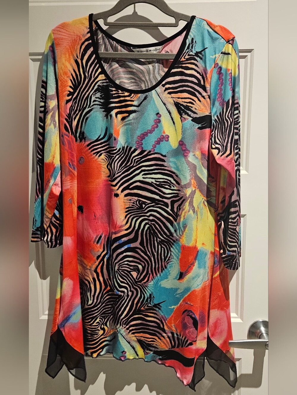 💥2/$15💥Colorful Zebra Print Scoop Neck Tunic - Black Trim